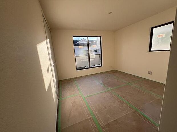 自分好みのアレンジで居心地の良い空間になりそうです洋室は風通しが良く明るく快適な空間ですゆったりと読