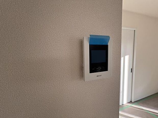 訪問者を確認できるTVモニター付きインターフォンです。