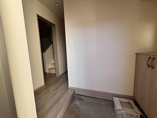 いつも気持ちよくご家族を迎えられる玄関です。綺麗で明るい玄関でお客様をお迎えいただけます。