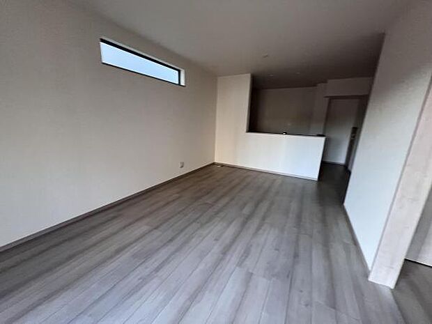 お食事中もキッチンと会話が楽しめるダイニングスペーゆったりとした開放的なダイニングキッチンスペースで