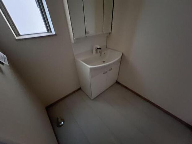 お天気を気にせずお洗濯ができ、室内干し可能です。