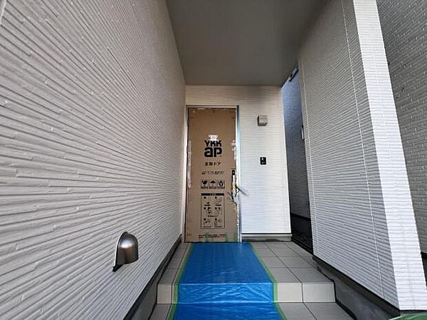 いつも気持ちよくご家族を迎えられる玄関です。綺麗で明るい玄関でお客様をお迎えいただけます。