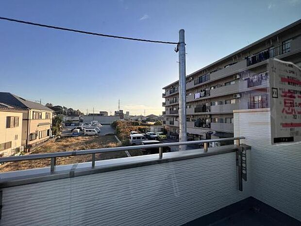 お住まいからの眺望ですバルコニーからの眺望です明るい陽射しを浴びながらゆったりと過ごすのも良いですね