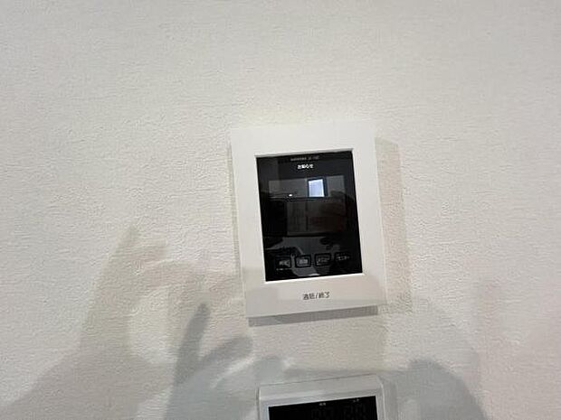 訪問者を確認できるTVモニター付きインターフォンです。