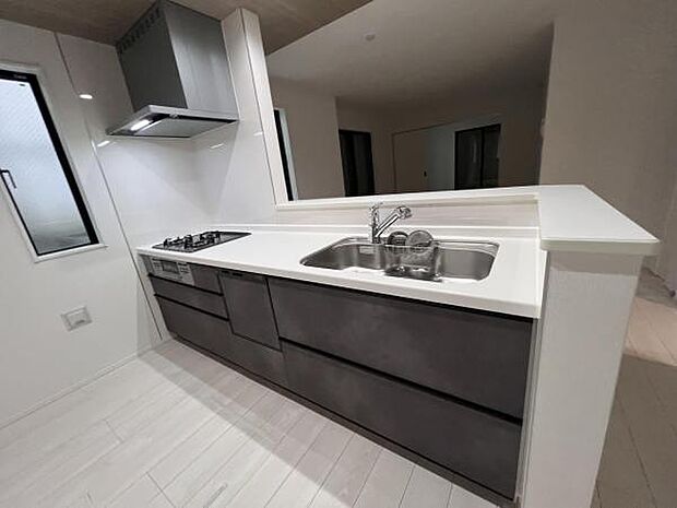 料理の時間が楽しくなるキッチンスペースです作業スペースが広く家事動線をゆったりと確保できるキッチン