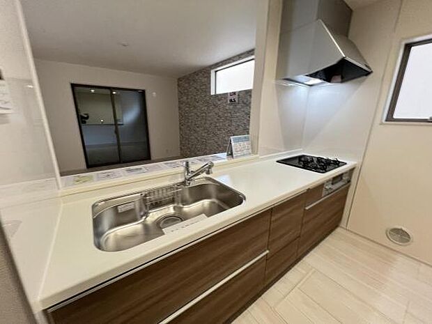 料理の時間が楽しくなるキッチンスペースです作業スペースが広く家事動線をゆったりと確保できるキッチン