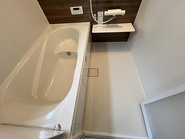 お風呂でほっとひといき1日の疲れを癒しましょうスタイリッシュな浴室で1日の疲れをゆったり癒されるのも