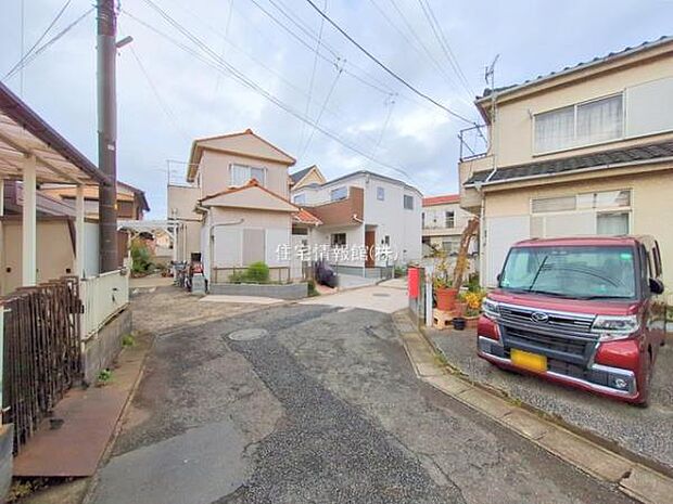 前面道路を含めた現地写真です。