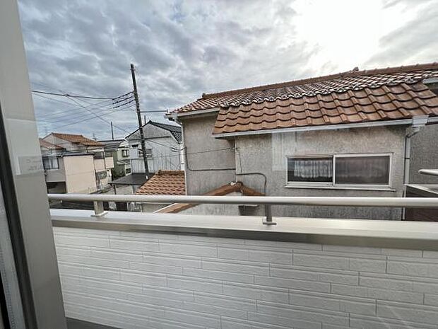 お住まいからの眺望ですバルコニーからの眺望です明るい陽射しを浴びながらゆったりと過ごすのも良いですね