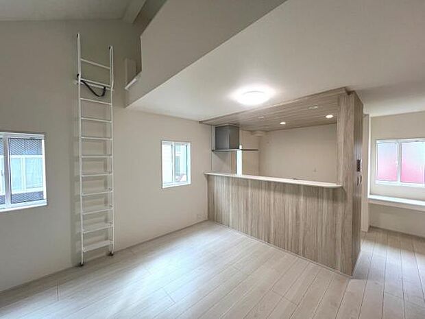 ご家族の温かい時間を演出するダイニングスペースです。