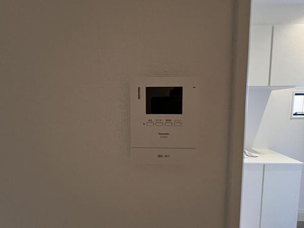訪問者を確認できるTVモニター付きインターフォンです。