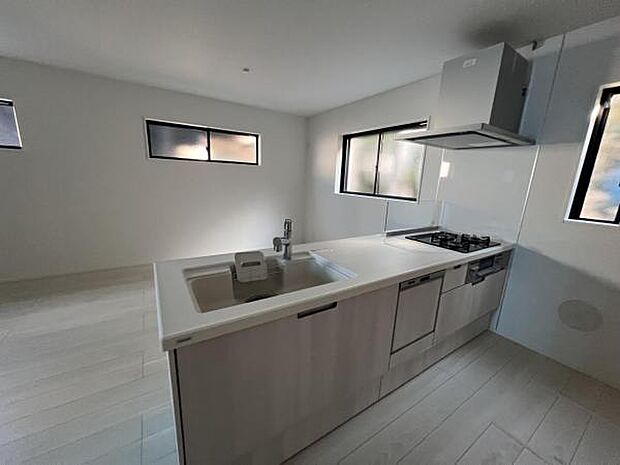 料理の時間が楽しくなるキッチンスペースです作業スペースが広く家事動線をゆったりと確保できるキッチン