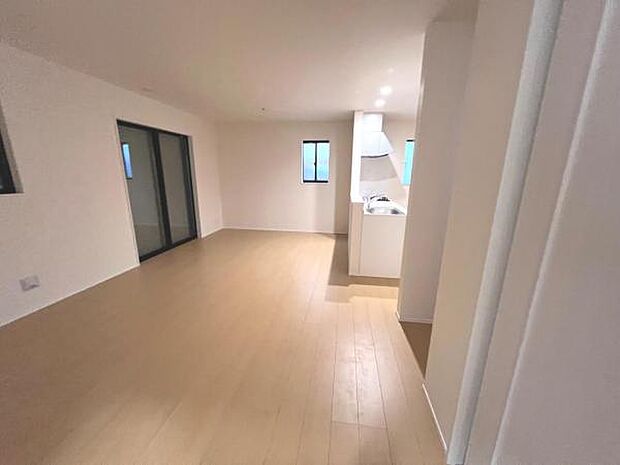 ご家族が集うLDKは約17.6帖の広さ、団らんの空間です。