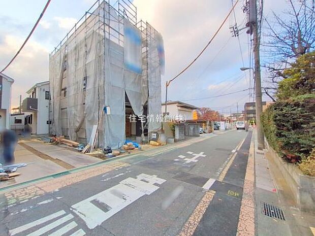 前面道路を含めた現地写真です。