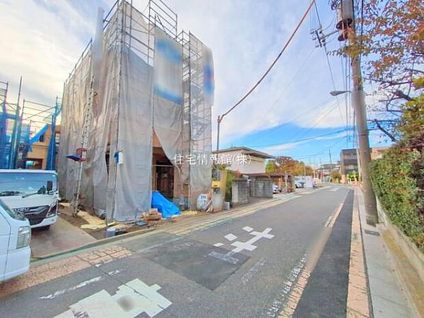 前面道路を含めた現地写真です。