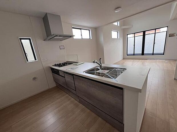 料理の時間が楽しくなるキッチンスペースです作業スペースが広く家事動線をゆったりと確保できるキッチン