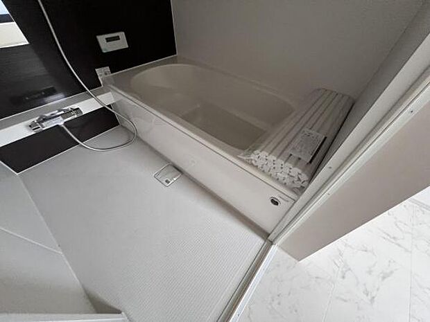 お風呂でほっとひといき1日の疲れを癒しましょうスタイリッシュな浴室で1日の疲れをゆったり癒されるのも