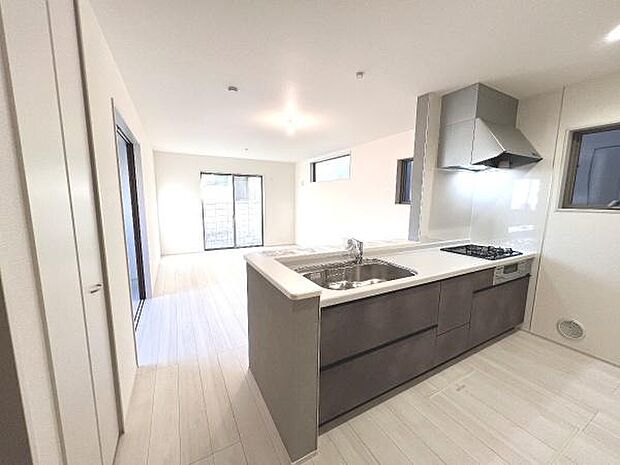 リビングダイニングになります。ご家族そろっての素敵な空間になりそうですね。