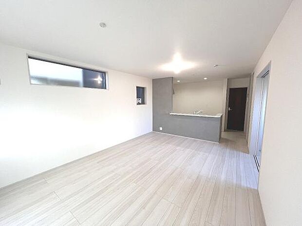 家族とゆったり時間を過ごせるリビングダイニング。