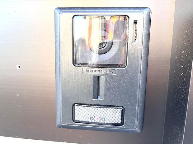 訪問者を確認できるTVモニター付きインターフォンです。