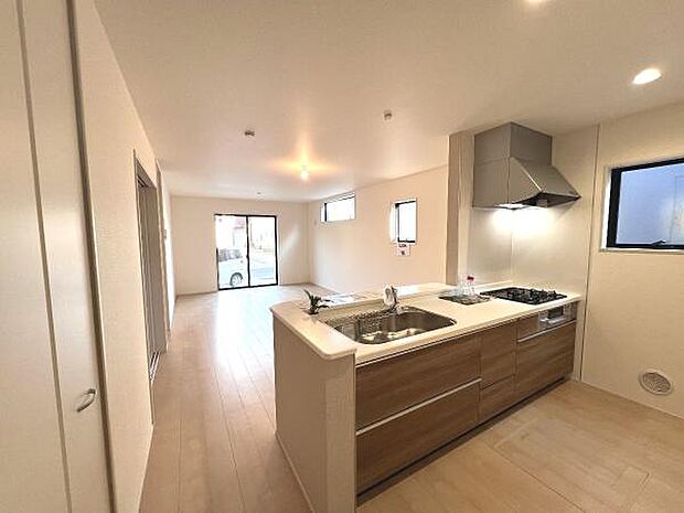 リビングダイニングになります。ご家族そろっての素敵な空間になりそうですね。