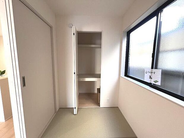 いつでもお部屋をスッキリお使い頂ける収納スペースを設置。