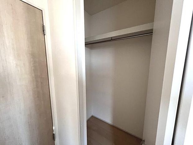 中の物を確認しやすく、取り出しやすい収納スペース。お部屋を広々とお使いいただけます。