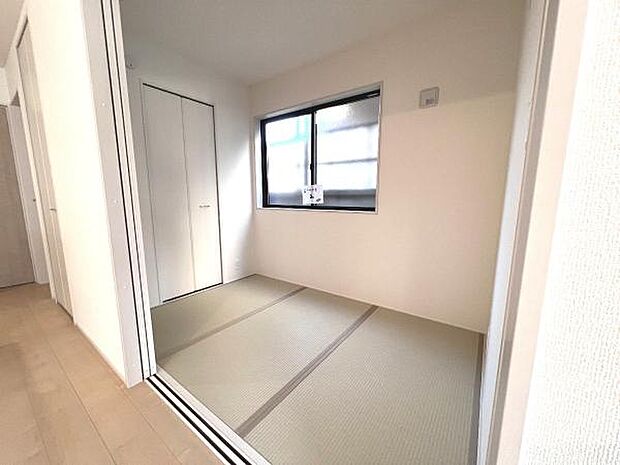 和室スペースです。畳のお部屋は寛げる空間ですね。