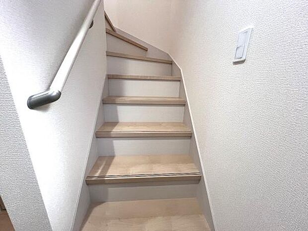手すり付きの階段です。