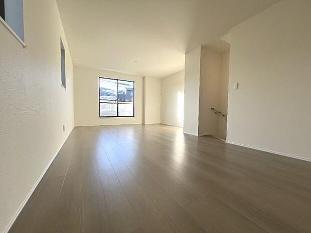 家族団らんの場所としてゆったりと居心地の良いリビングです。