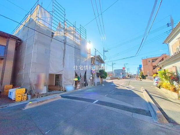 前面道路を含めた現地写真です。