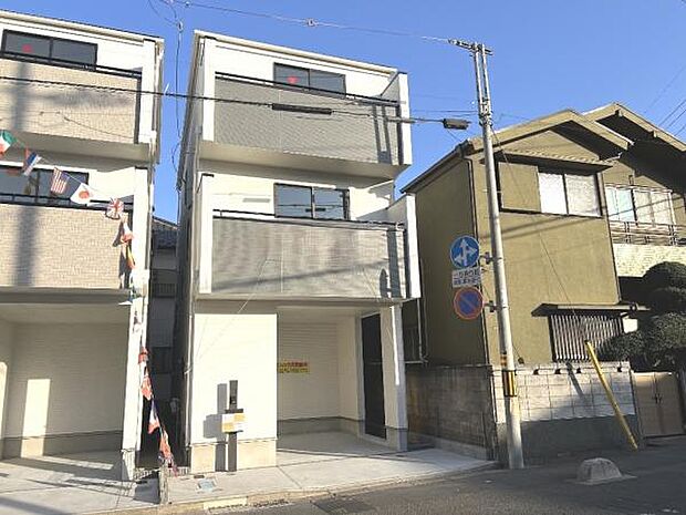 前面道路を含めた現地写真です。