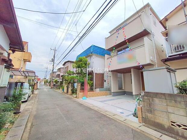 前面道路を含めた現地写真です。