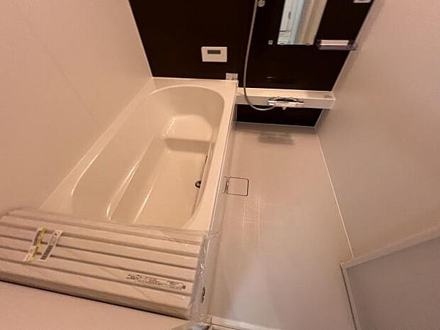 お風呂でほっとひといき1日の疲れを癒しましょうスタイリッシュな浴室で1日の疲れをゆったり癒されるのも