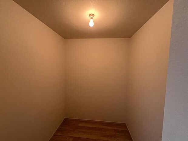 いつでもお部屋をスッキリお使い頂ける収納スペースを設置中の物を確認しやすく取り出しやすい収納スペース