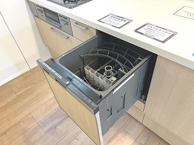 機能性に優れ食器洗乾燥機付のシステムキッチンで忙しい家事をサポートします。