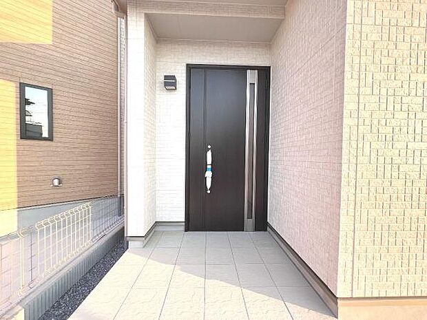 いつも気持ちよくご家族を迎えられる玄関です。