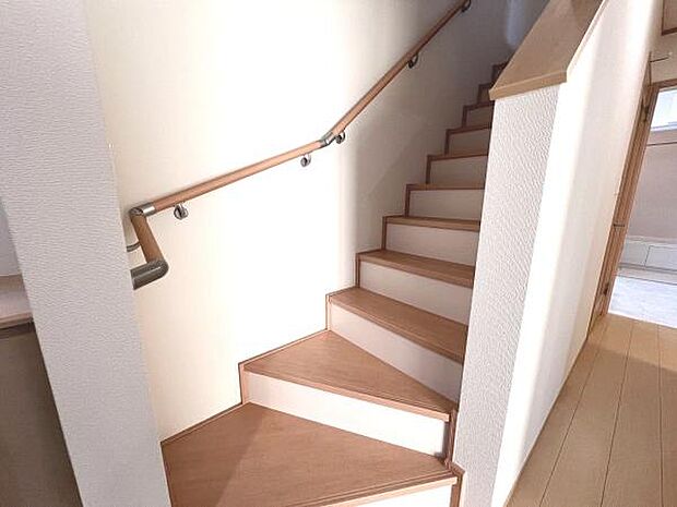 手すりの付いた階段です。