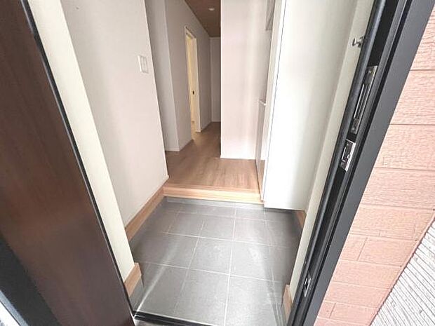 いつも気持ちよくご家族を迎えられる玄関です。