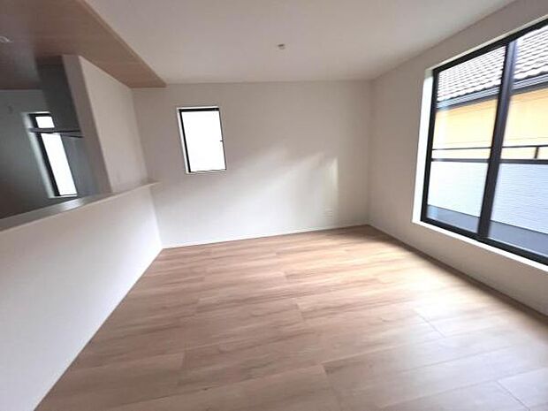 ご家族が集うLDKは約16帖の広さ、団らんの空間です。