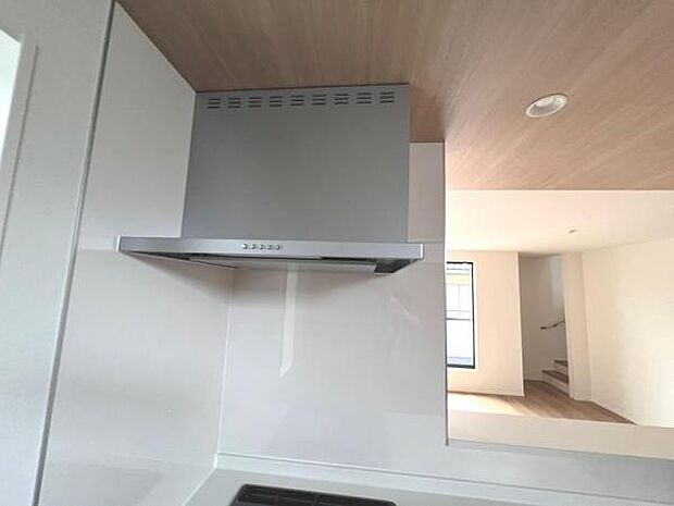 作業スペースが広く家事動線をゆったりと確保できるキッチンです。