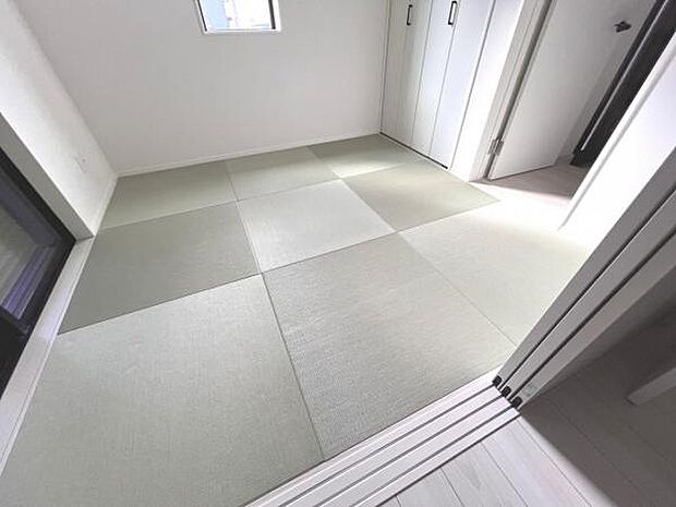 和室スペースです。畳のお部屋は寛げる空間ですね。