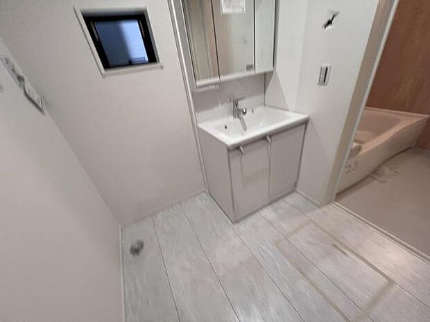 お天気を気にせずお洗濯ができ、室内干し可能です。