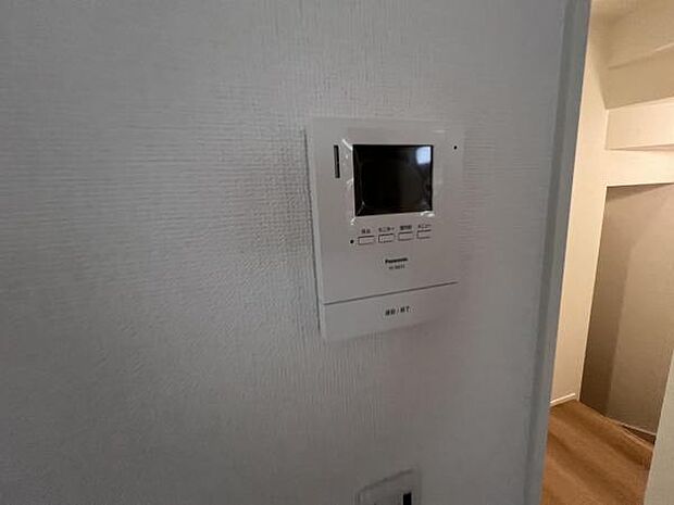 訪問者を確認できるTVモニター付きインターフォンです。