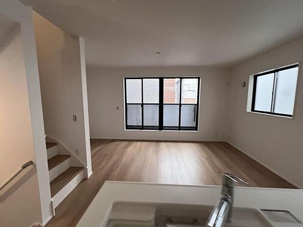 家族団らんの場所としてゆったりと居心地の良いリビングです明るい日差しが入る風通しの良いリビングですご