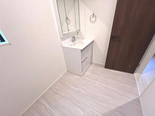 脱衣所は小さなお子様がいるご家庭にも重宝されます。