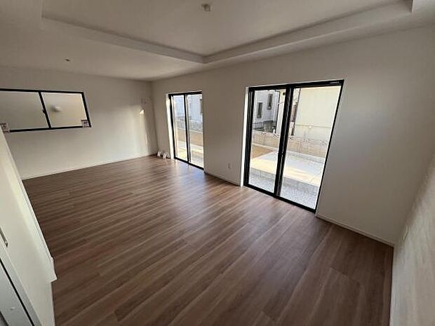 家族団らんの場所としてゆったりと居心地の良いリビングです。