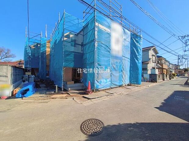 前面道路を含めた現地写真です。