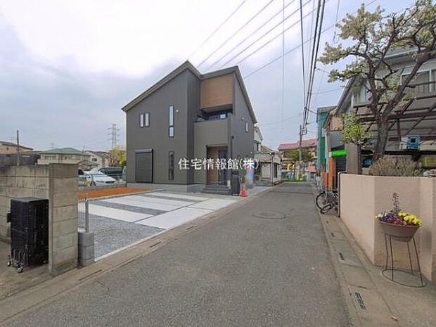 前面道路を含めた現地写真です。