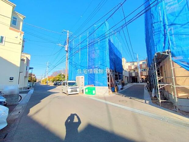 前面道路を含めた現地写真です。